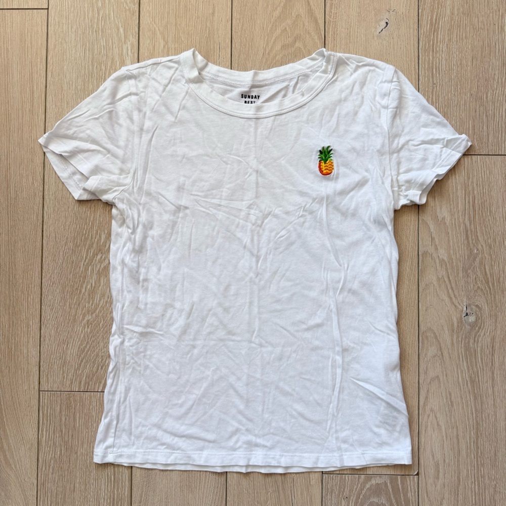 Sunday Best Pineapple Embroidery T Shirt in White Women’s Size Small
